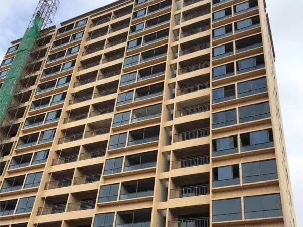 东莞长安沙头滨河路《湖畔雅苑》小产权房 一线湖景房 带停车场 大阳台和飘窗