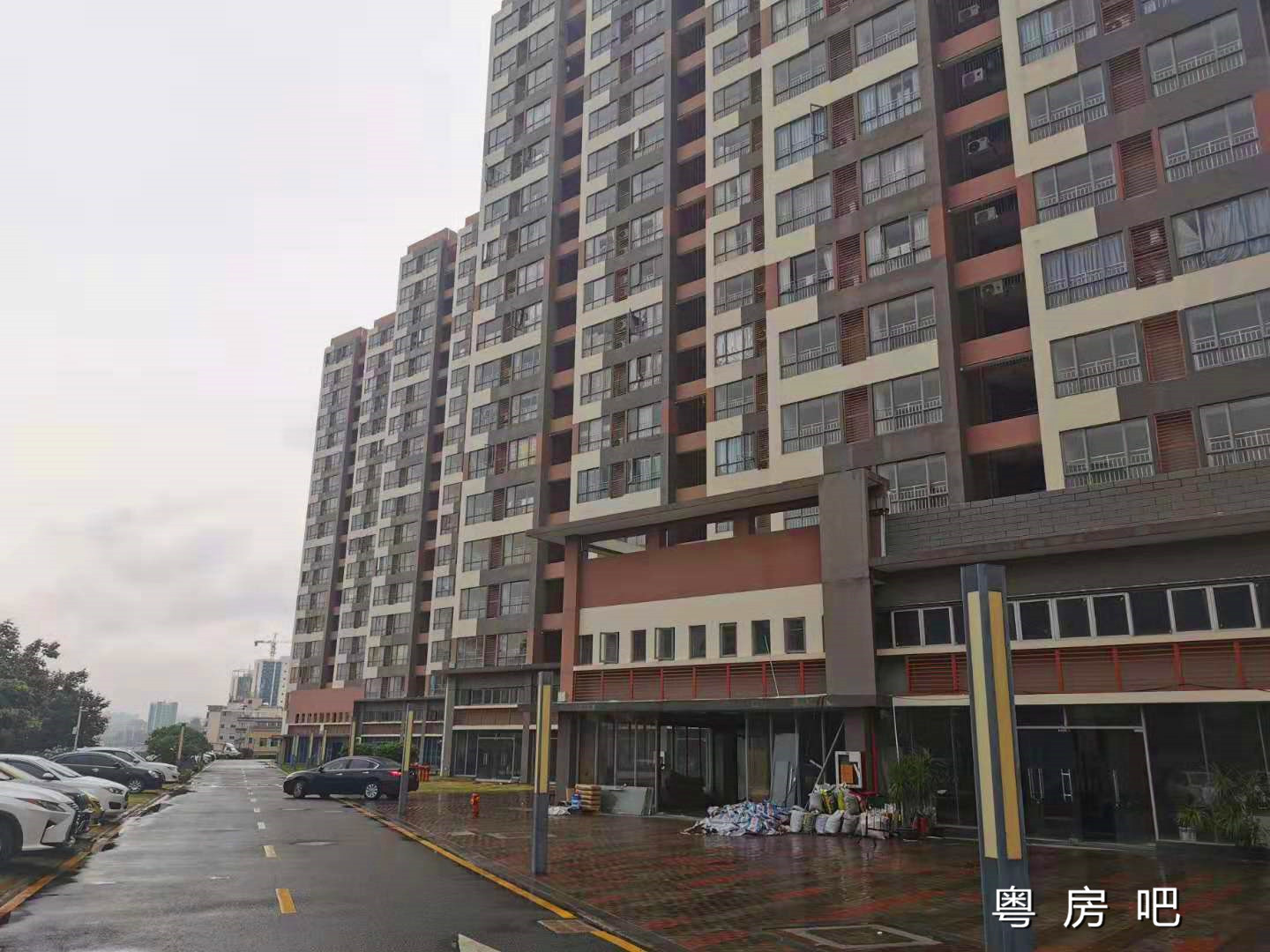 龙华观澜4栋大型小区房《湖润名苑》70年红本公寓 可落户 带学位和天燃气 均价35000元