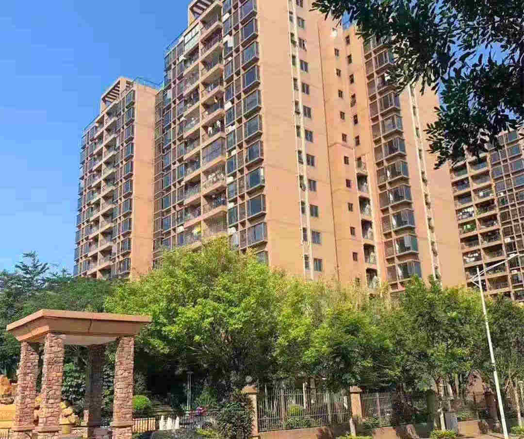 东莞松山湖里面《香榭松湖》5栋大型花园统建楼 两梯5户 豪华装修 带天燃气和停车场