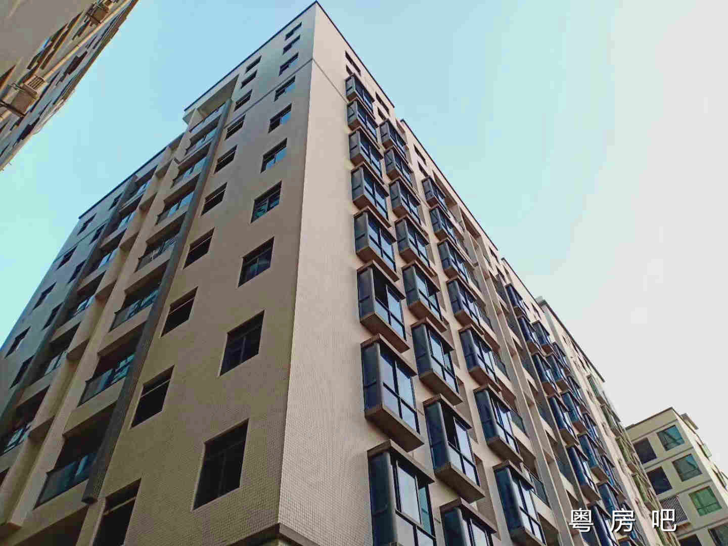 长安沙头大井街《新乐花苑》小产权房出售 楼下免费停车场 大三房38万每套起