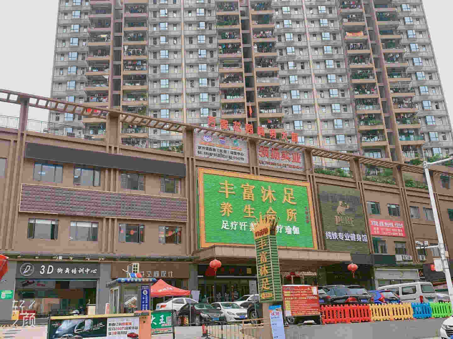 大岭山公园精装小产权房出售《松湖万家》2栋封闭式物业出售，首付12万起，分期3年