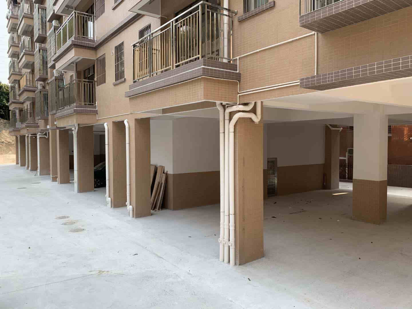 东莞凤岗封闭式4栋小区带停车场《富康豪庭》新楼盘小产权房 总价53.8万起