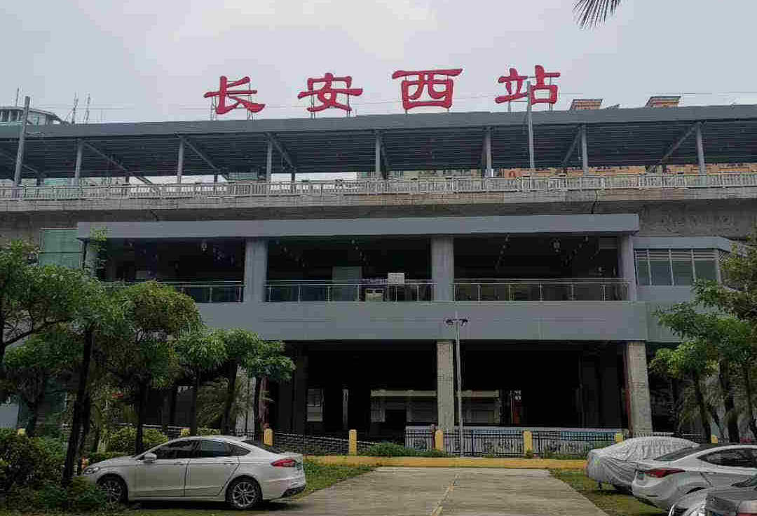 东莞长安厦边轻轨口《凤凰清水湾》3栋带停车场 发绿本带燃气 均价5400元