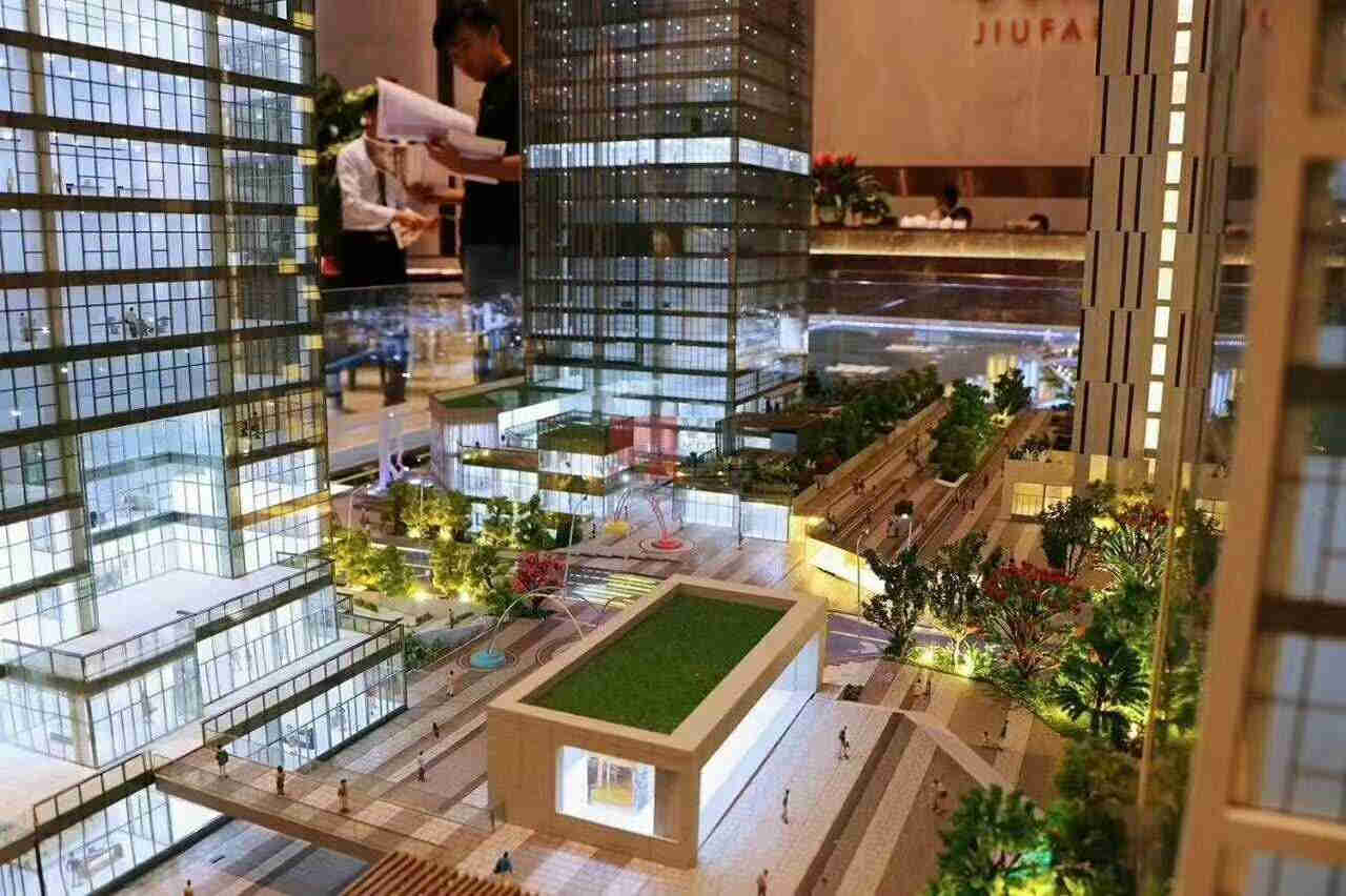 西乡大益广场旁《科创时代广场》独立红本商品房，4栋大型花园小区，总价175万起