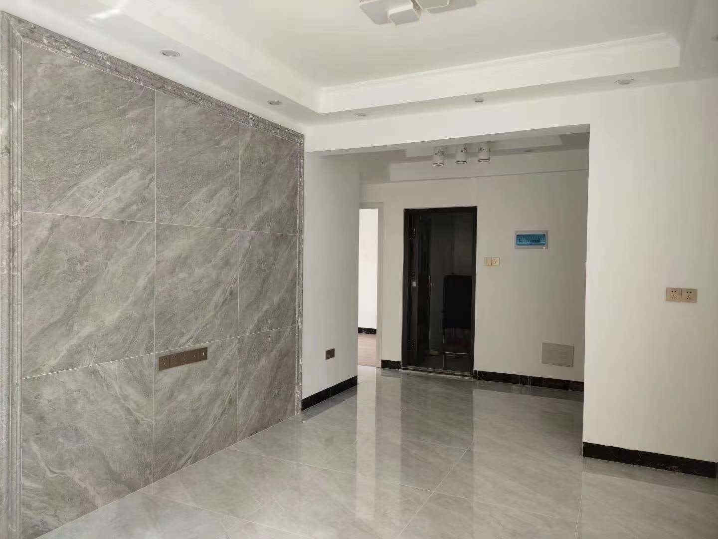 东莞长安厦边《顺富雅苑》小产权房，户型方正，大阳台，单价3930元起