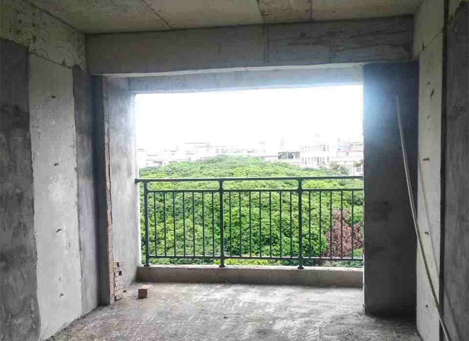 东莞大朗石厦广场旁《松湖艺境》小产权房，AB两栋统建楼，35.8万买三房