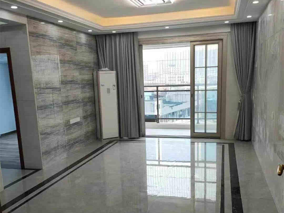 东莞大朗蔡边小产权房《松湖星之城》2栋封闭式花园小区，楼下大型停车场，可分期3年