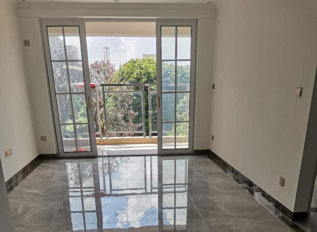 大岭山统建楼《松湖名苑》大岭山东地铁口800米，与松山湖为邻，分期3年