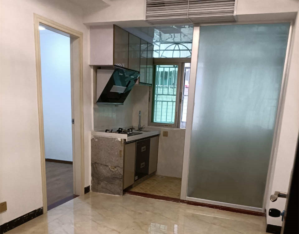 龙岗布吉樟树布《阳光豪庭》电梯房小产权，精装修出售，总价35.8万起