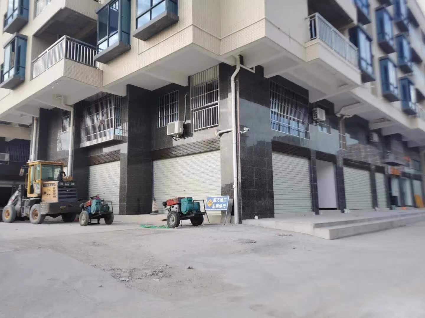 长安西站旁《滨海新城》4栋轻轨口统建楼出售，稀缺房源，带天然气免费停车场