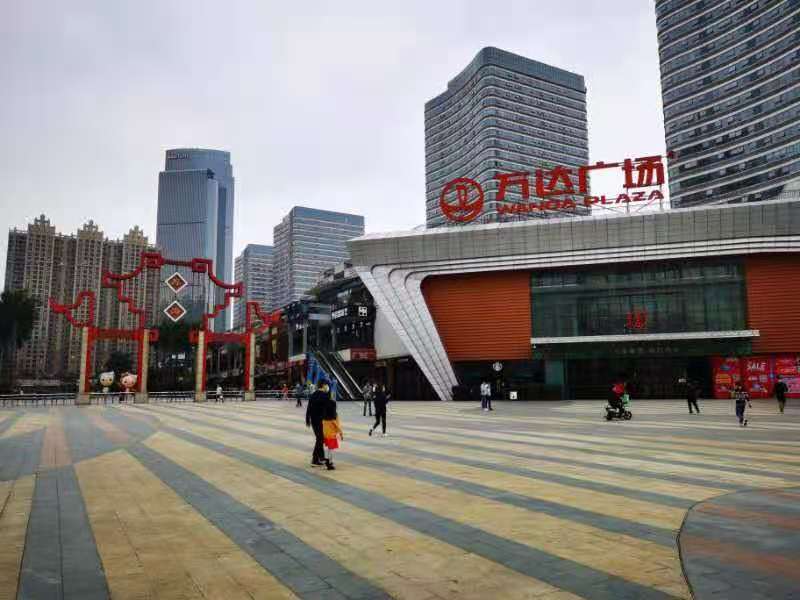 东莞厚街万达广场旁《中心花园》寮厦地铁口小产权房，精装出售，总价19.8万起