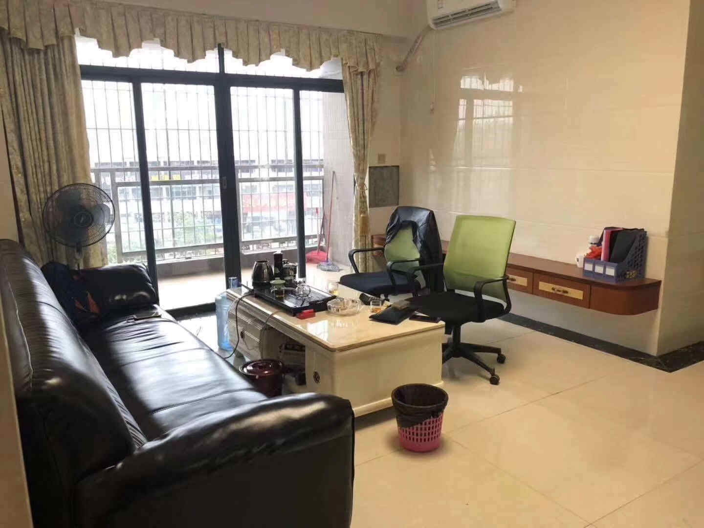 东莞长安宵边《东深花园》统建楼出售，深圳零距离，大阳台大飘窗，分期8年