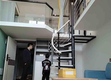 东莞塘厦凤凰岗小产权房《观湖嘉园》6.5米层高复式楼，70年产权宅基地，分期3年