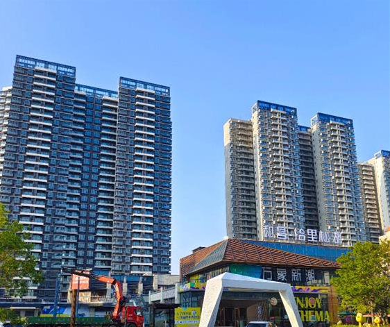 东莞东坑3栋统建楼《世纪豪庭》70年产权 发绿本 自带免费停车位 精装交房 首付1成