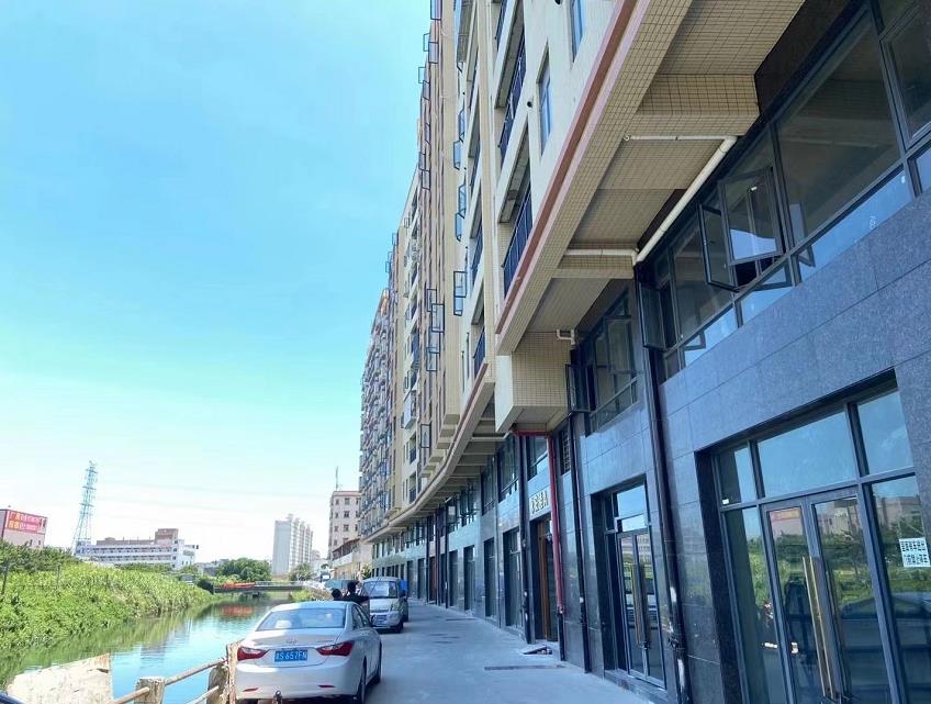 ​东莞长安厦边三栋统建楼《南湖雅苑》滨海新区 轻轨口 湖景洋房 带天然气免费停车