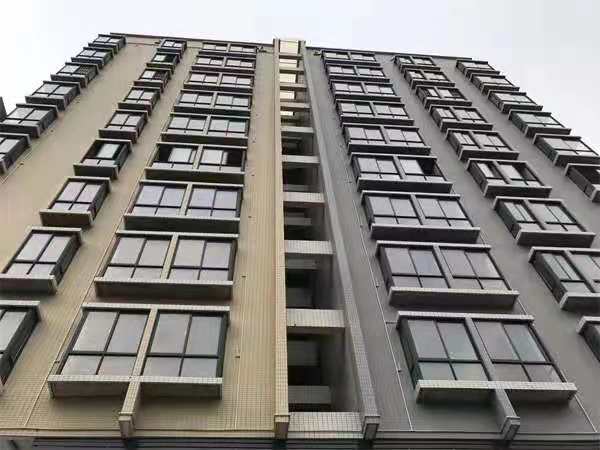 东莞大岭山双地铁口《天城松湖》户户发绿本小产权房 自带停车场 管道煤气 大型空中花园