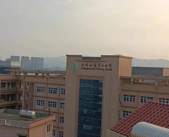 大岭山金桔2栋统建楼《松湖雅苑》地铁 轻轨R1距离800米 碧桂园零距离 大三房两厅特价26.8万起 