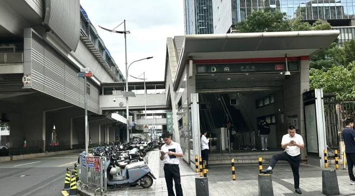 龙华清湖地铁口《中心天玺》大阳台通燃气 宅基地 两证一书 公园学校环绕 总价43.8万起
